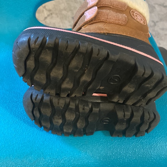 Joe Fresh thinsulate water resistant tan and black boots - Picture 3 of 6